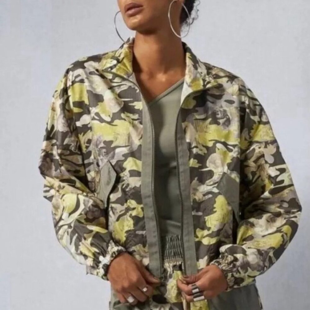 NWT NIKE Camo Floral Zip Up Windbreaker Jacket Womens Oversized Green Size XXL